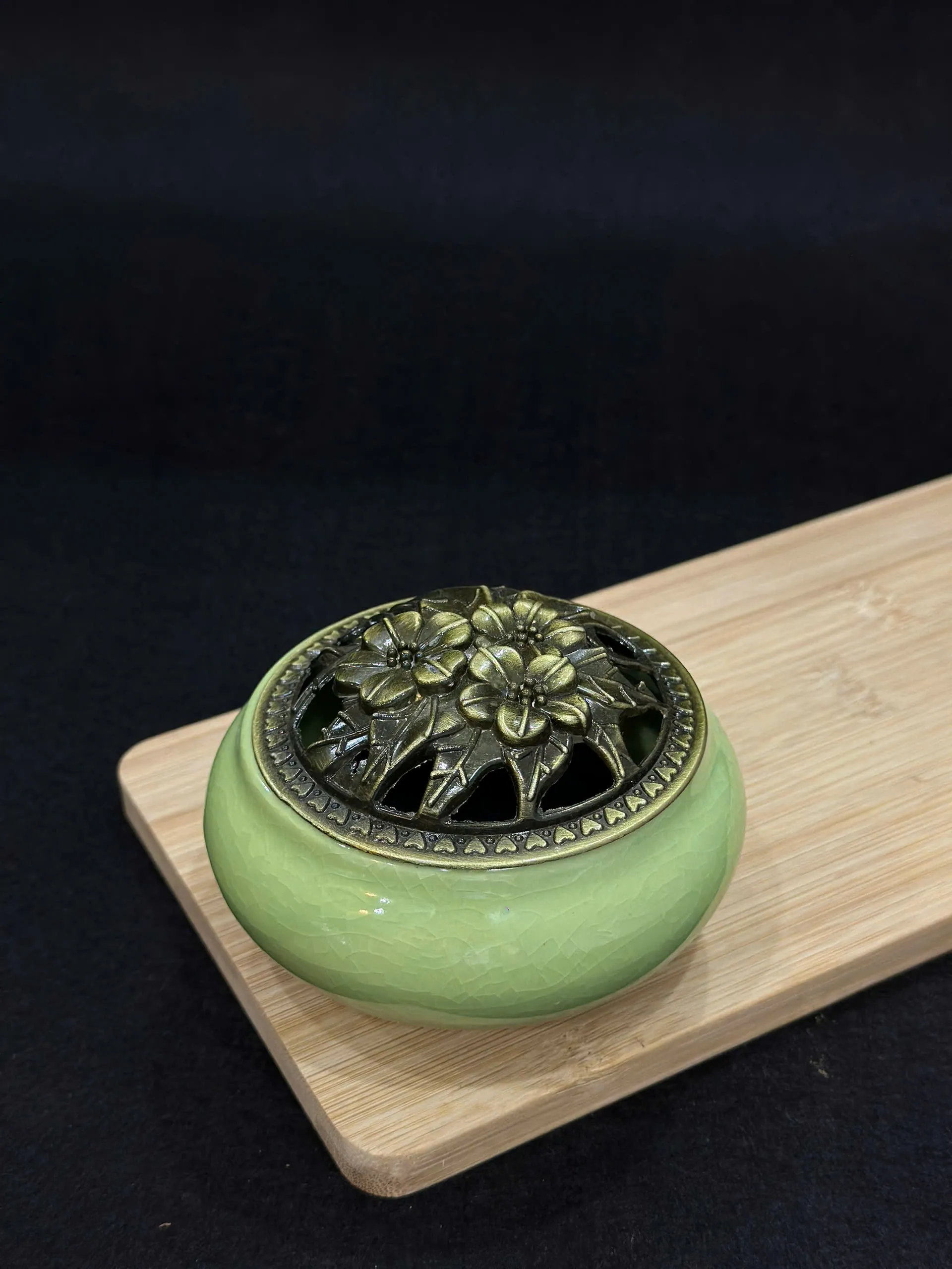 Crackle-Glaze Ceramic Agarwood Burner – Includes Fire-Resistant Liner for Incense Cones